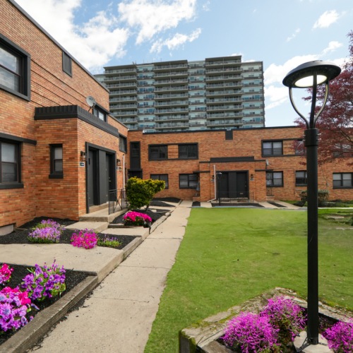 Courtyard of Wynmawr Court Apartments in Philadelphia, PA